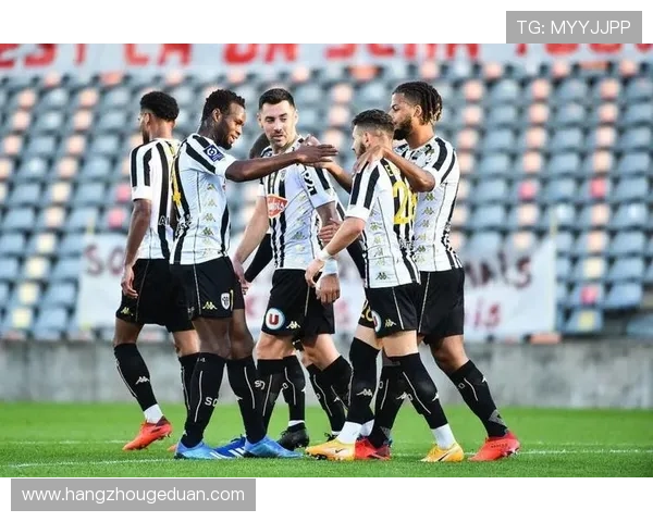 昂热俱乐部崛起之路：从法甲新兴力量到国际足球舞台的逐梦历程