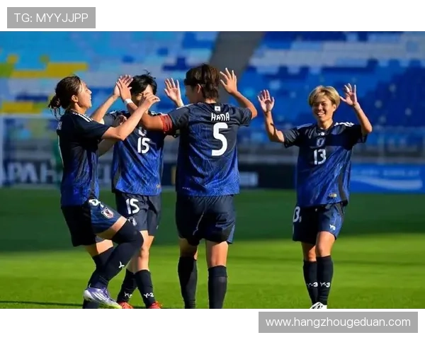 中国女足迎战日本女足 世预赛关键之战全力以赴争取胜利