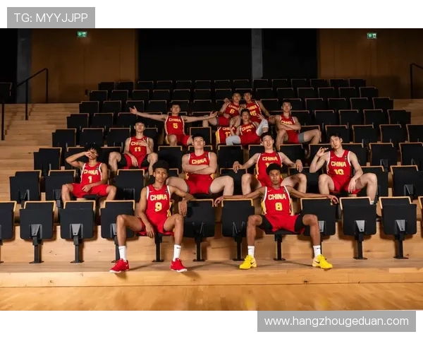 中国男篮迎战澳大利亚队冲击世界杯四强 全员备战目标明确士气高涨