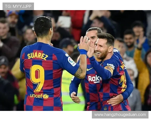 欧冠小组赛：巴萨迎战曼联，梅西缺席是否影响比赛走势