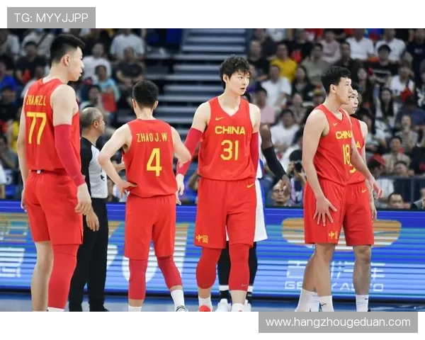 中国男篮力克菲律宾晋级亚洲杯四强 王哲林表现出色助球队逆转取胜