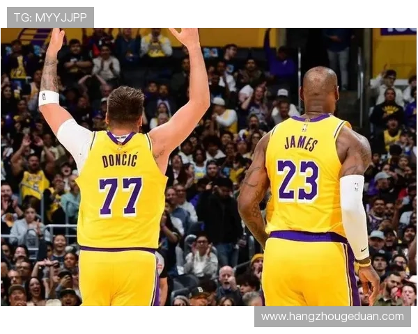 NBA最新动态：詹姆斯复出领衔湖人强势反弹 勇士杜兰特复出大破快船