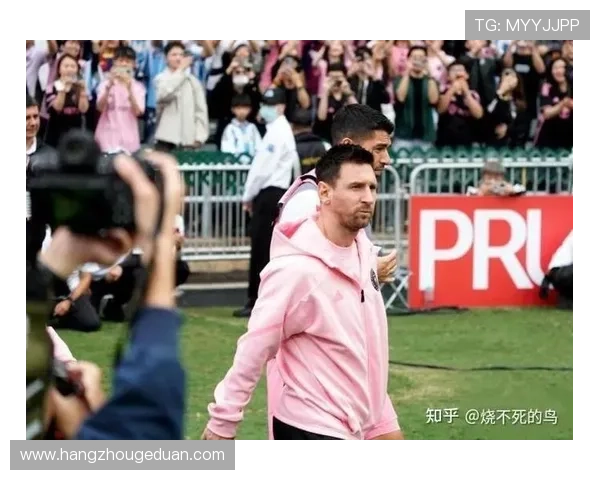 梅西重返巴萨可能性大增 足坛震动引发各方关注